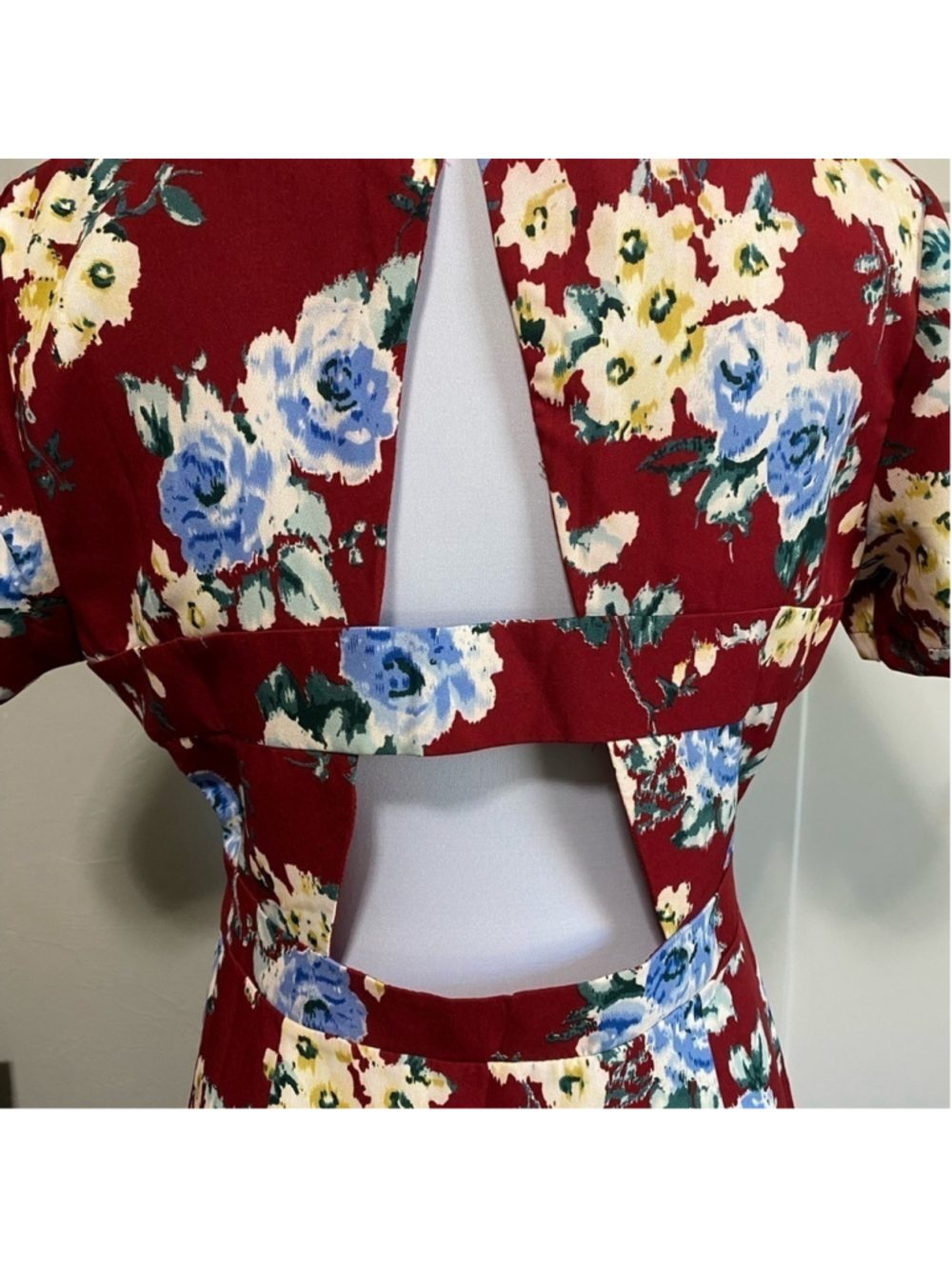 Umgee burgundy floral open midriff and back dress size large - Picture 6 of 11